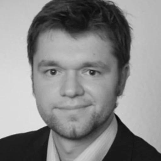 Professor Robert Mai